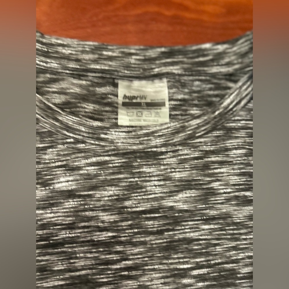 NWT- Hypr Men’s Xl Athletic  T-shirt Heathered Gray Longline Curved Hem - Picture 3 of 5